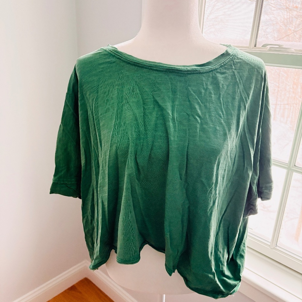 LaBiz Cropped Flowy Tee
